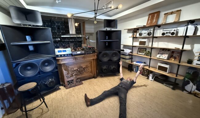 Side Bar pop-up store